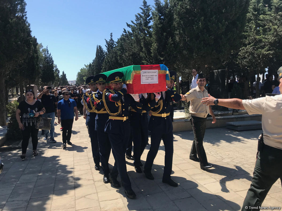 Проводится прощальная церемония с погибшим пилотом Миг-29 (ФОТО)