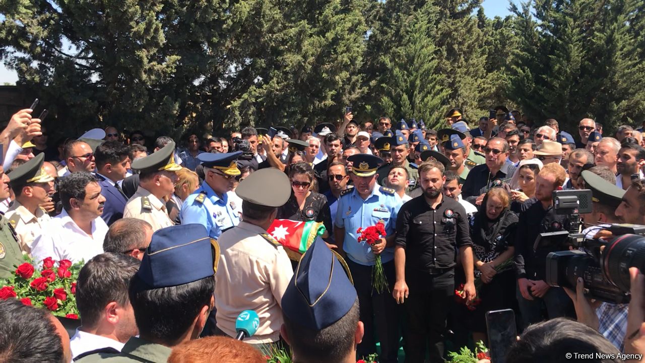 Farewell ceremony for pilot of Azerbaijani crashed MiG-29 aircraft underway (PHOTO)