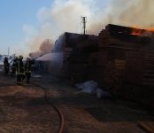 К тушению пожара привлечено 22 единицы техники - МЧС (ФОТО/ВИДЕО)