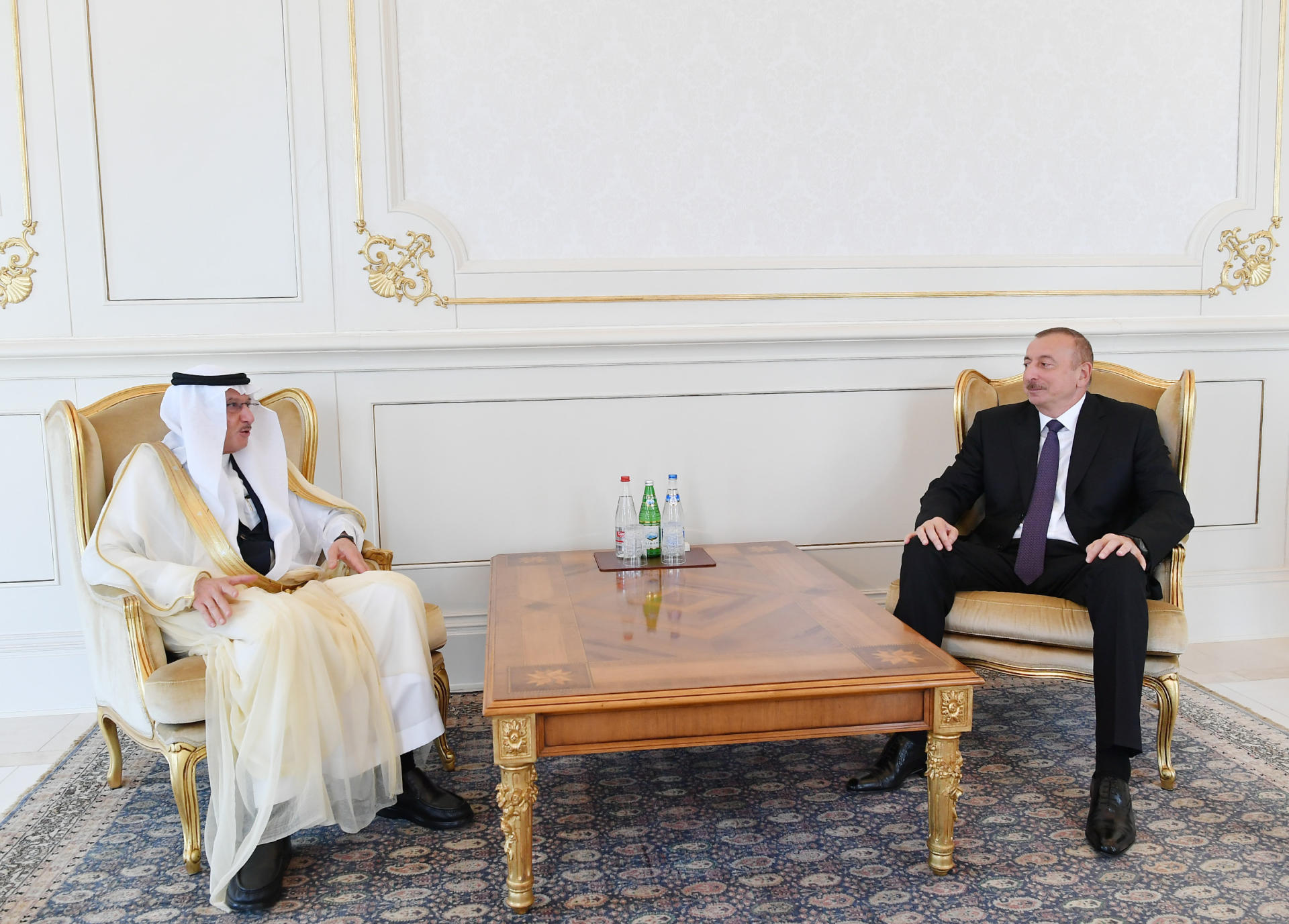 Президент Ильхам Алиев принял генерального секретаря Организации исламского сотрудничества (версия 2)