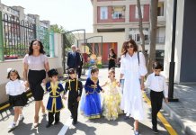 Birinci vitse-prezident Mehriban Əliyeva körpələr evi-uşaq bağçalarının açılışlarında və balacaların şənliyində iştirak edib (FOTO)