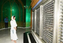 First Vice-President Mehriban Aliyeva presented with Quran at Bibiheybet shrine