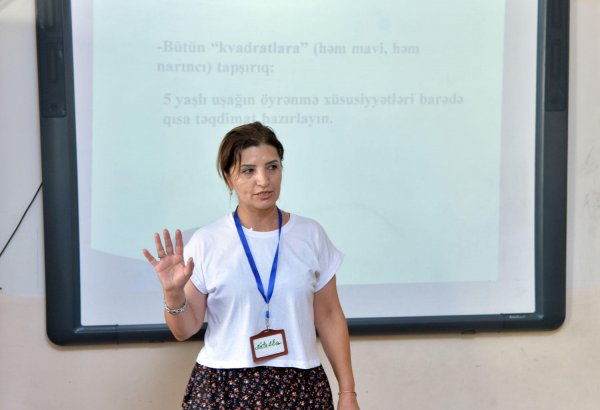 В Баку проводятся тренинги для учителей групп дошкольной подготовки (ФОТО)