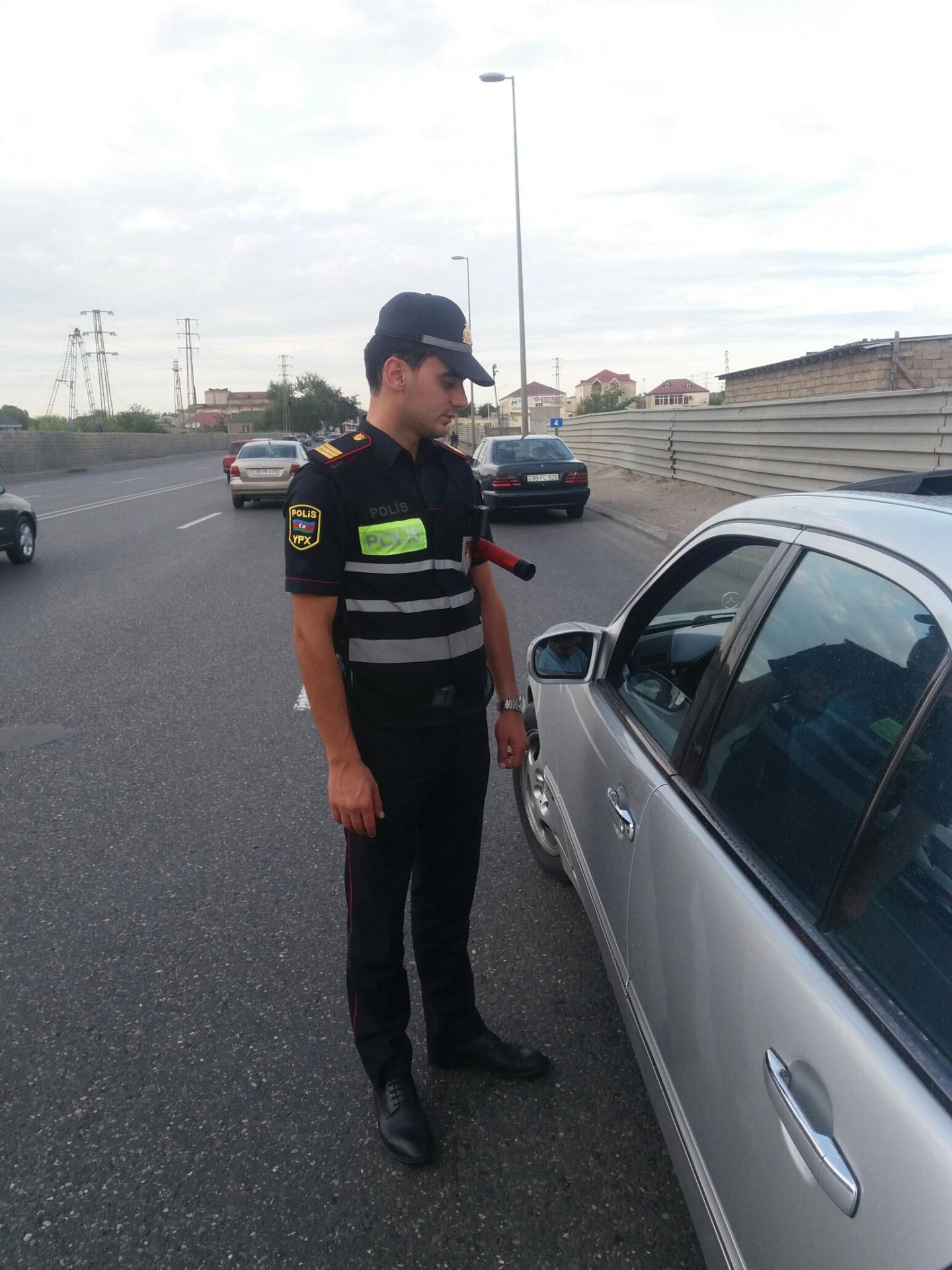 Sabunçu polisi qaydaları pozan 100-dən çox sürücünü saxladı (FOTO)
