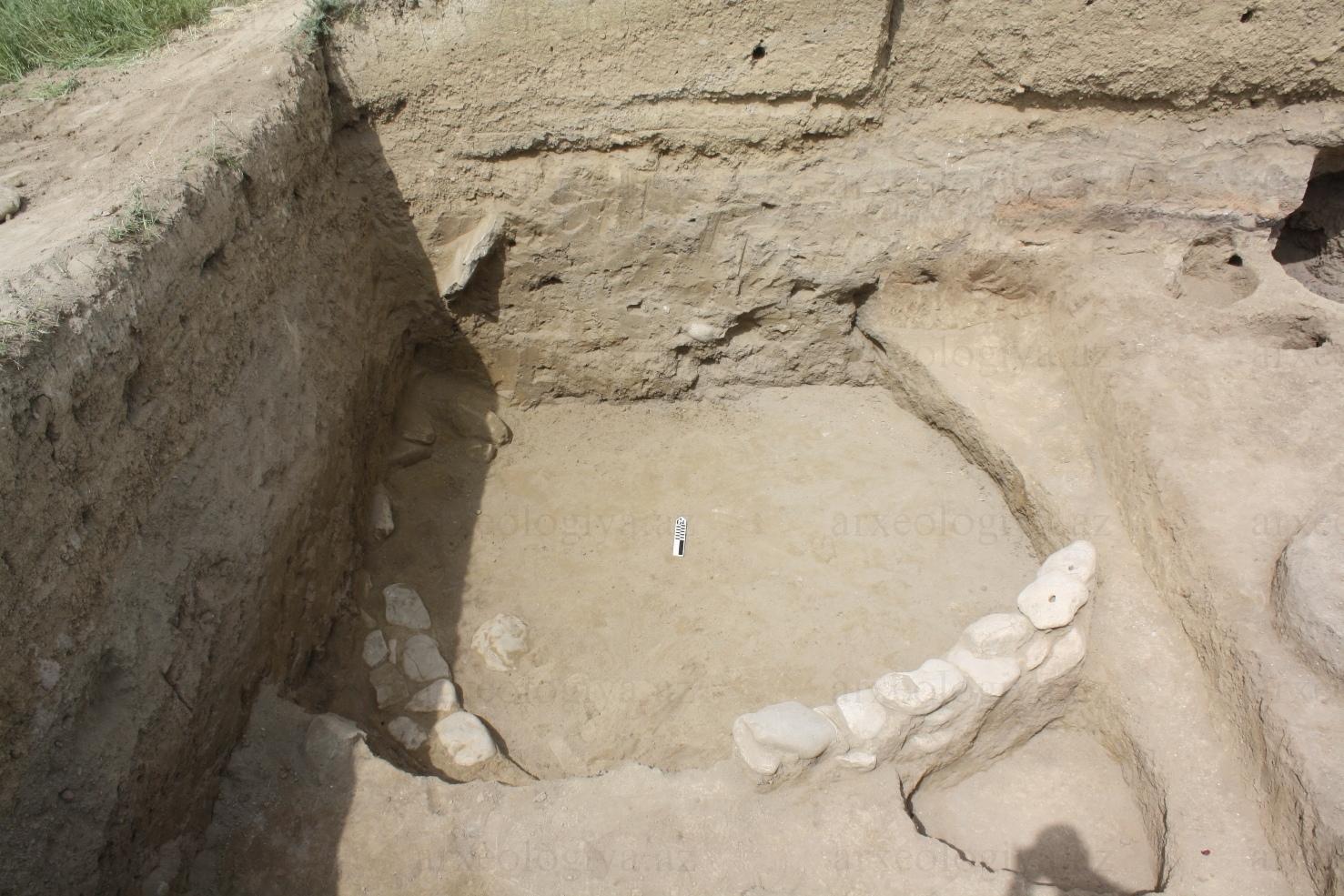 В Шабране на территории памятника IV-III тыс. до н.э. обнаружены новые находки (ФОТО)