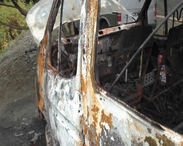 Astarada iki avtobusu yandıran şəxs saxlanılıb (FOTO)