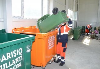 В столице Азербайджана идет реализация пилотного проекта по регулированию бытовых отходов (ФОТО)