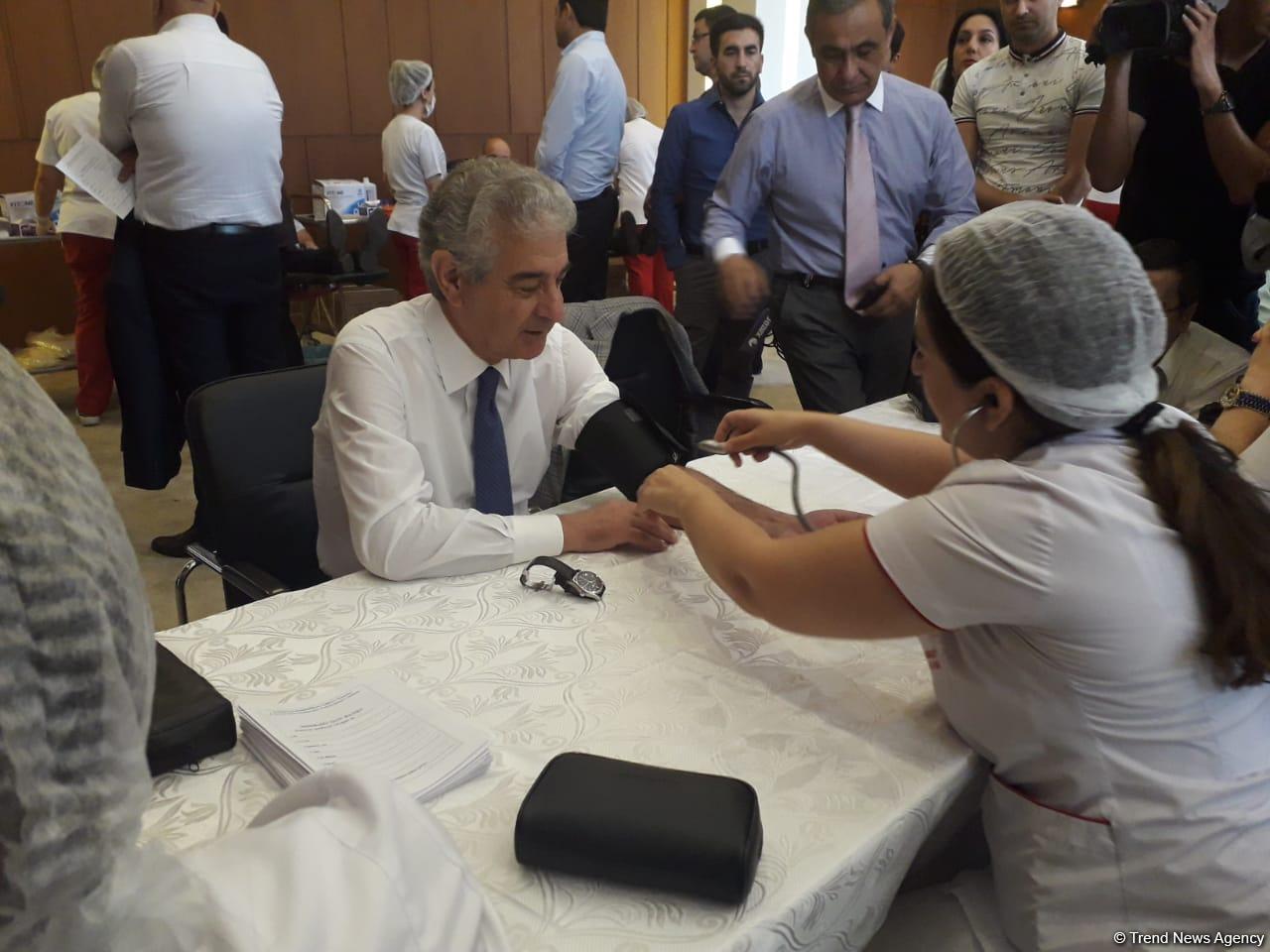 В правящей партии «Ени Азербайджана» проведена акция по сдаче крови (ФОТО)