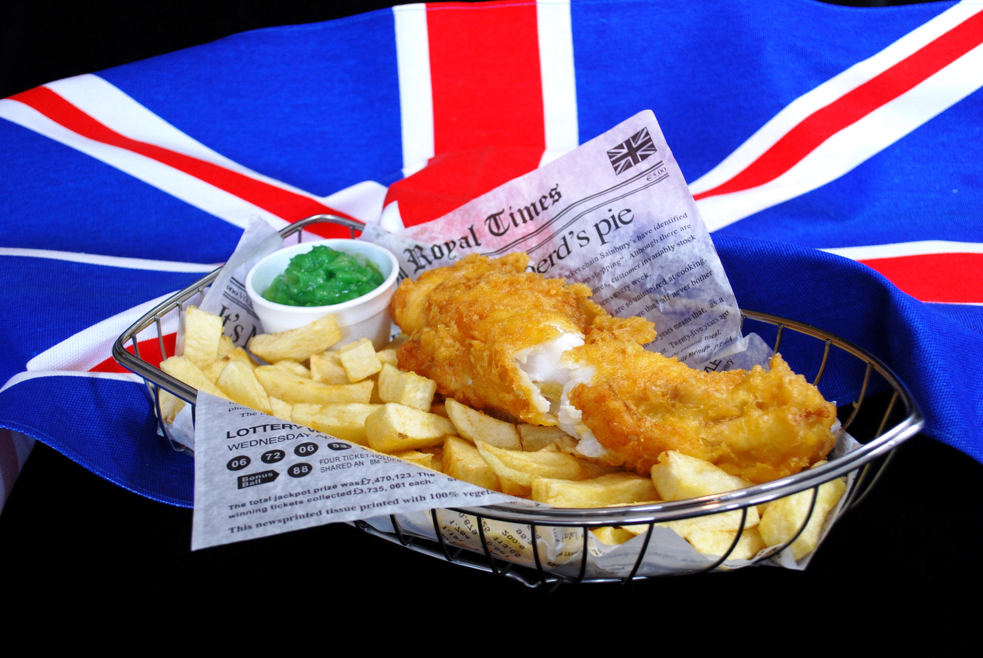 В британском блюде Fish and Chips используется мясо редких акул