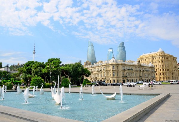 The boulevard: Baku’s "diamond necklace" (PHOTO)