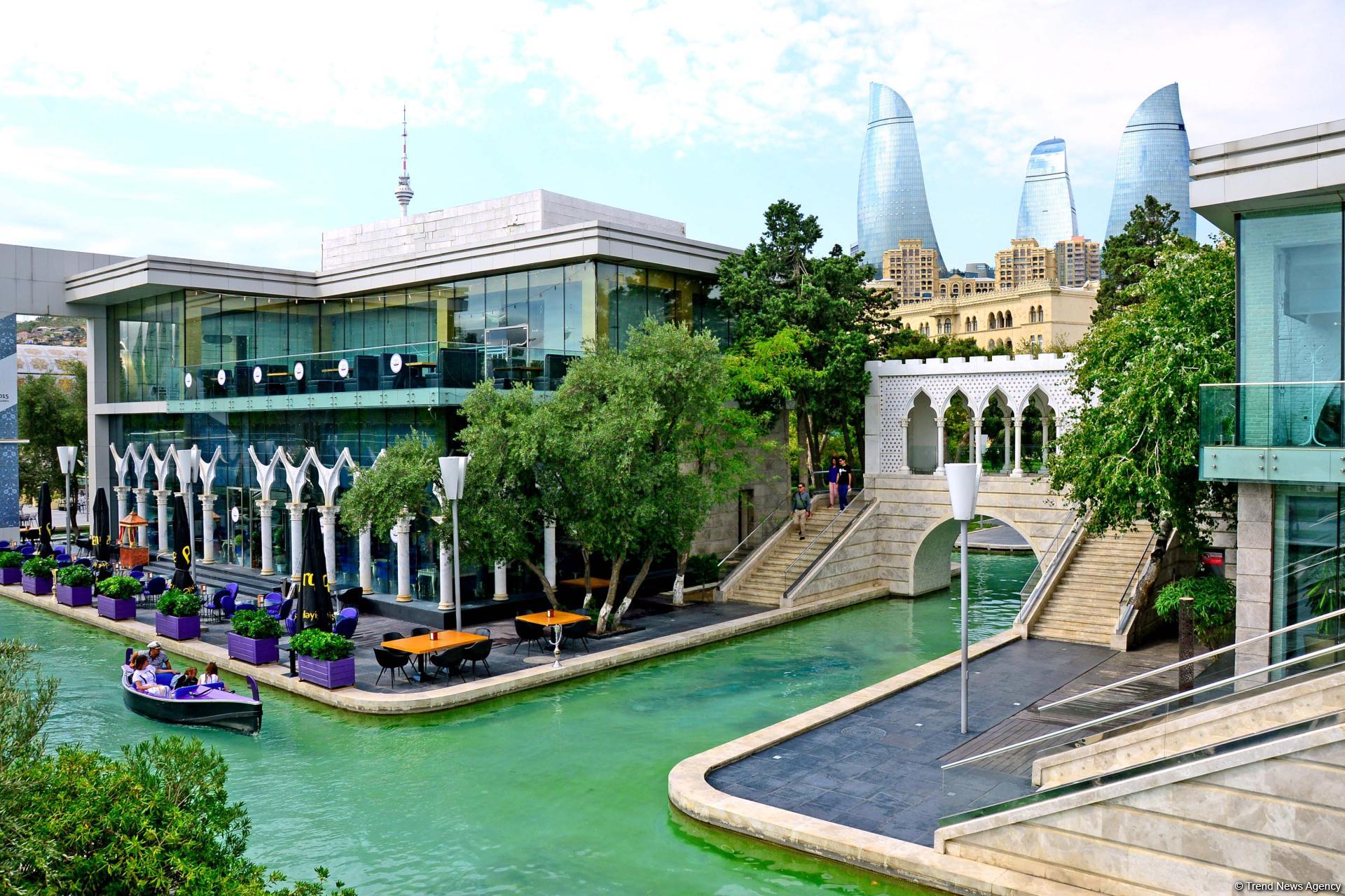 The boulevard: Baku’s "diamond necklace" (PHOTO)