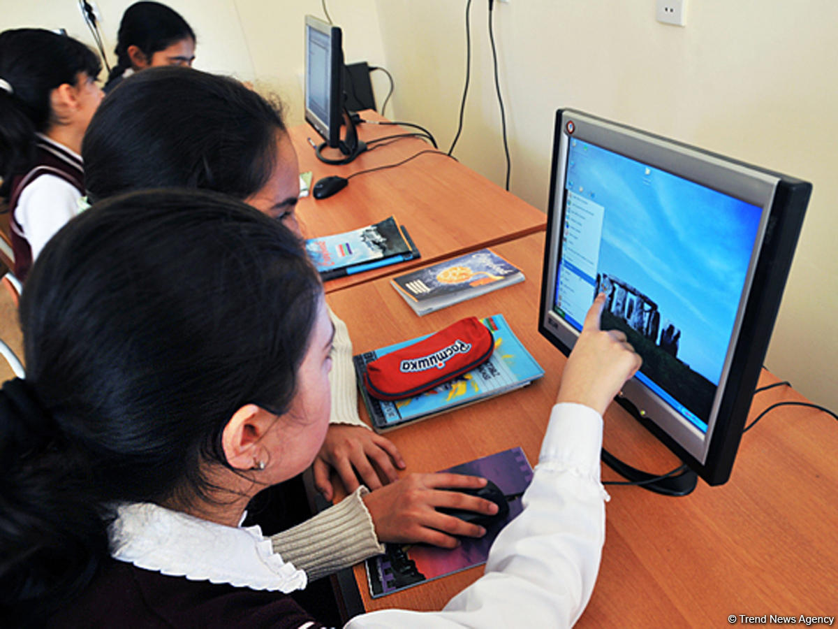 В Азербайджане приостановлен процесс перевода учеников из школы в школу