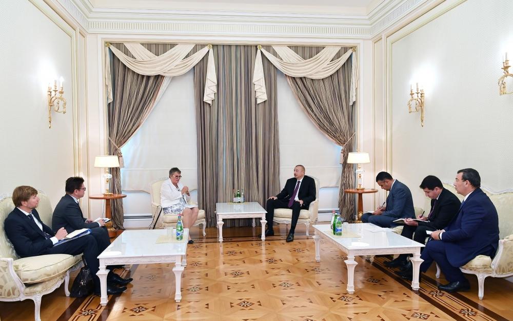Президент Ильхам Алиев принял главу ПАСЕ (ФОТО)