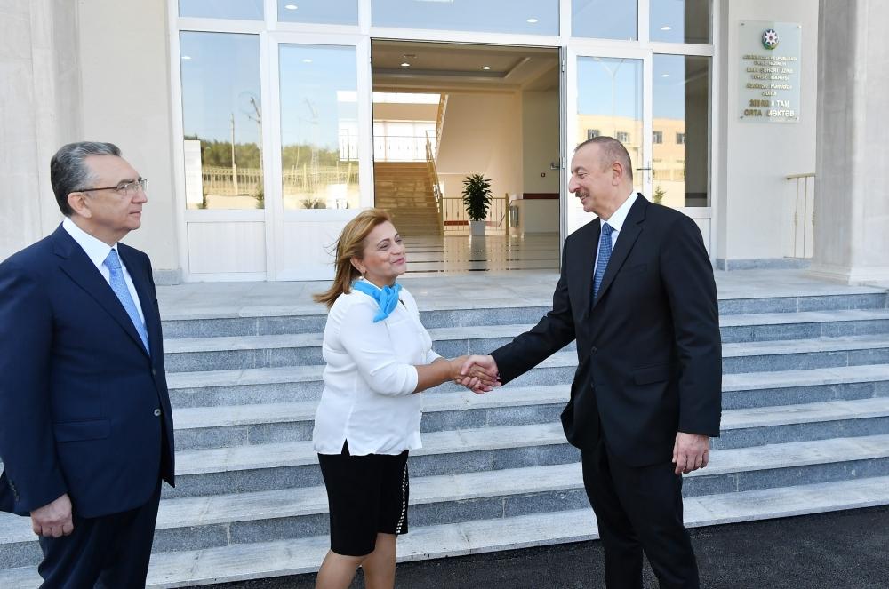 Президент Ильхам Алиев ознакомился с условиями, созданными в средней школе номер 208 в Баку (ФОТО) (версия 2)