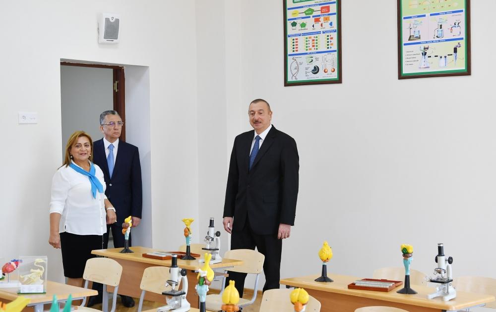 Azerbaijani president views conditions at newly-reconstructed school in Baku's Surakhani (PHOTO)