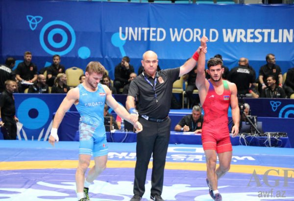 Azerbaijani wrestler enters quarter finals of World Championship in Kazakhstan