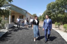 Первый вице-президент Мехрибан Алиева посмотрела новый дом в селе Муганлы Шамахинского района, построенного на месте дома, пострадавшего в результате землетрясения (ФОТО) (версия 2)