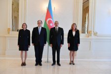 Президент Ильхам Алиев принял верительные грамоты послов Латвии и Великобритании (ФОТО) (версия 2)