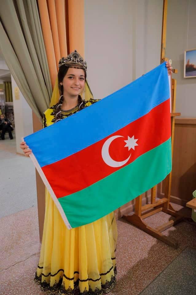 Под парусами надежды с азербайджанским цветком в Санкт-Петербурге (ФОТО)