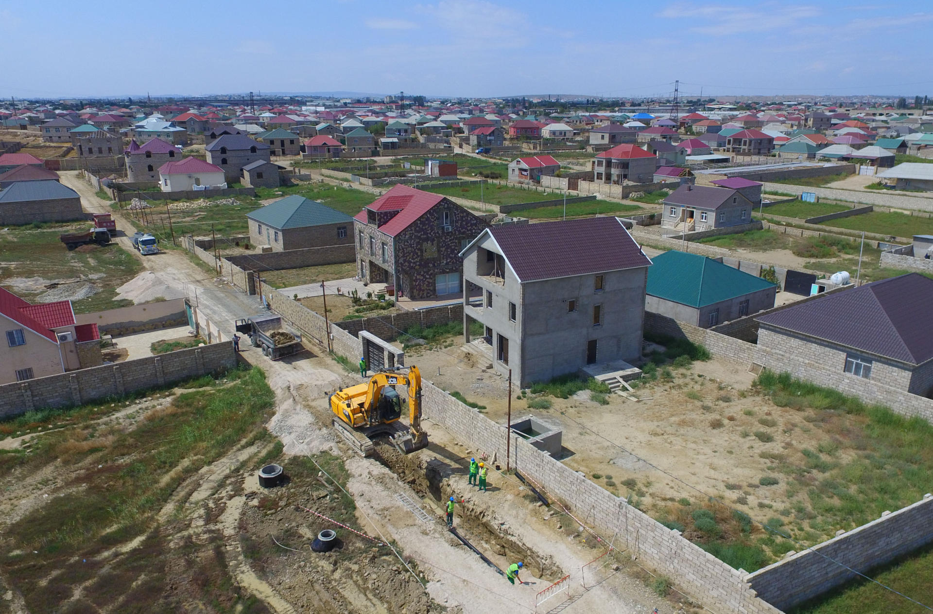 В пригородных поселках Баку в связи с угрозой затопления начаты дренажные работы (ФОТО)