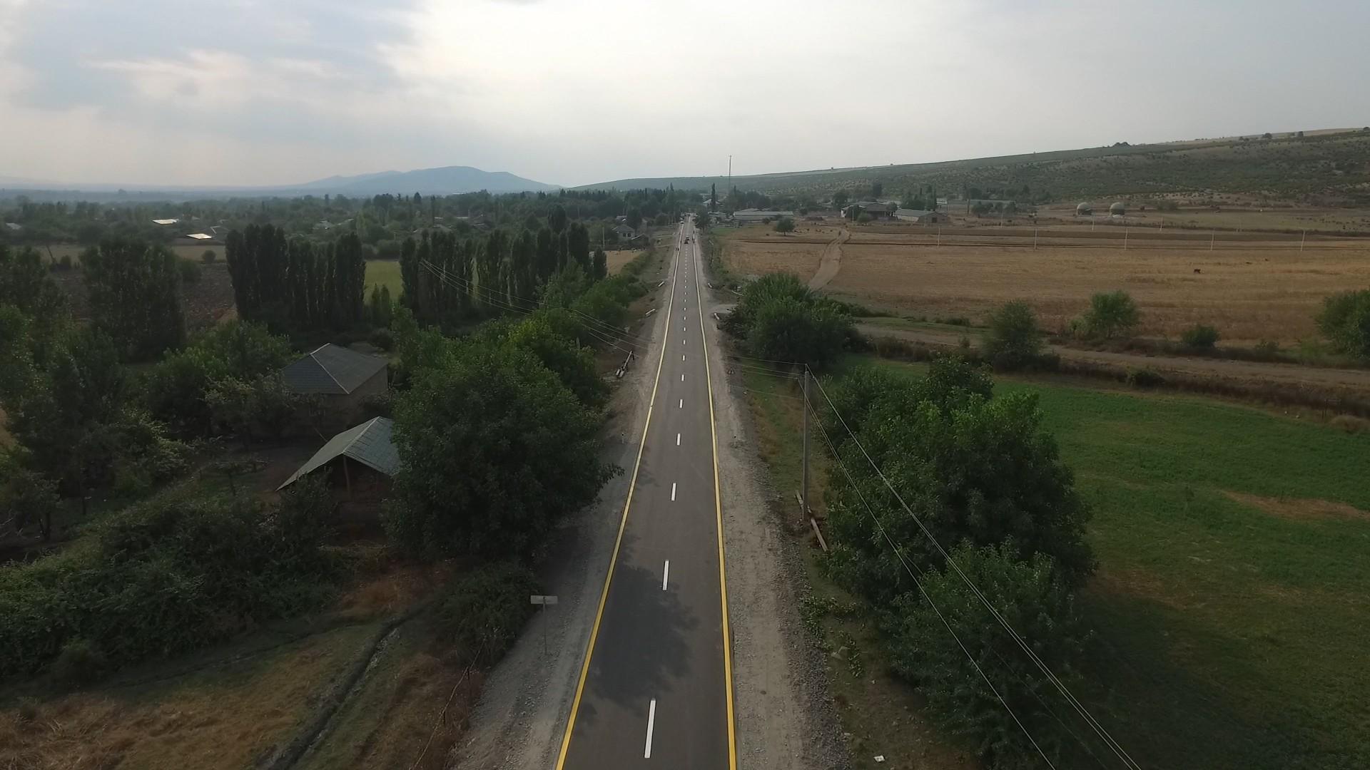 Qəbələdə 37 km uzunluğa malik 2 avtomobil yolu yenidən qurulub (FOTO)