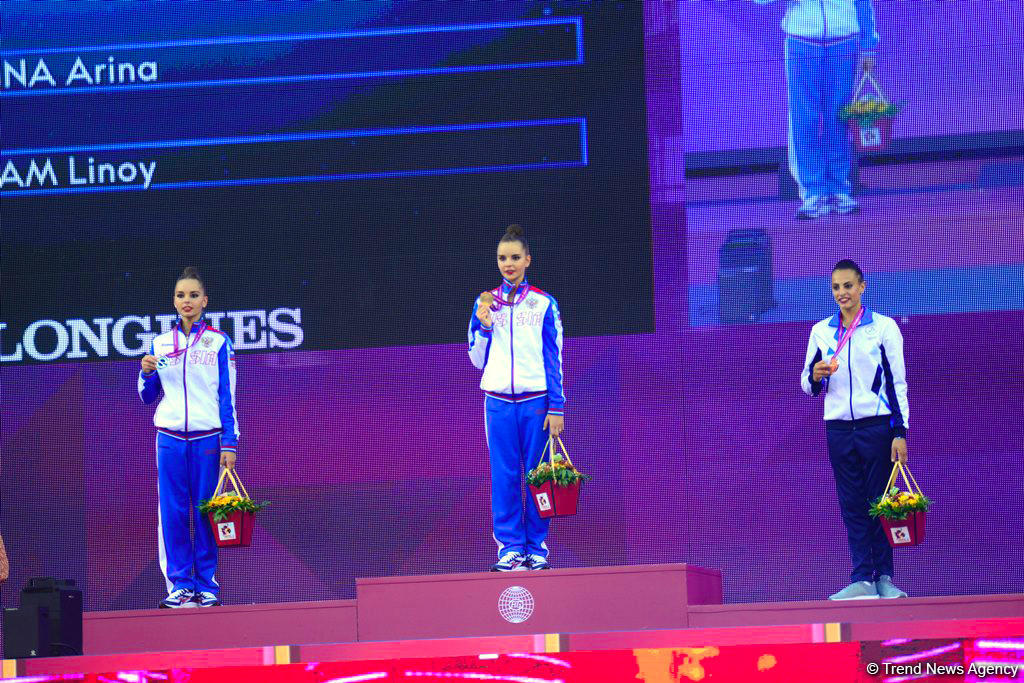 Bakıda bədii gimnastika üzrə dünya çempionatının fərdi finallarının qalibləri mükafatlandırılıb (FOTO)