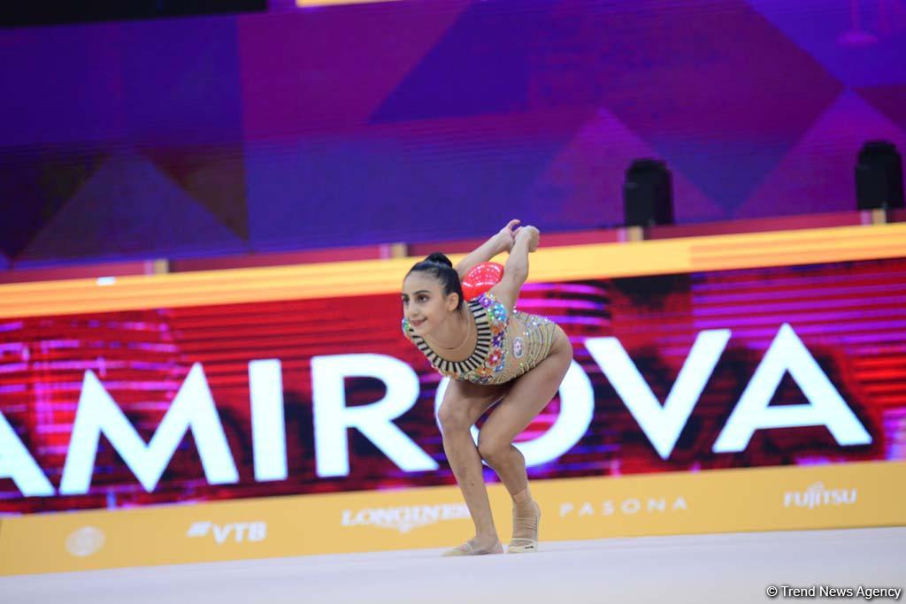 Bədii gimnastika üzrə dünya çempionatının ikinci günündən maraqlı anlar (FOTO)