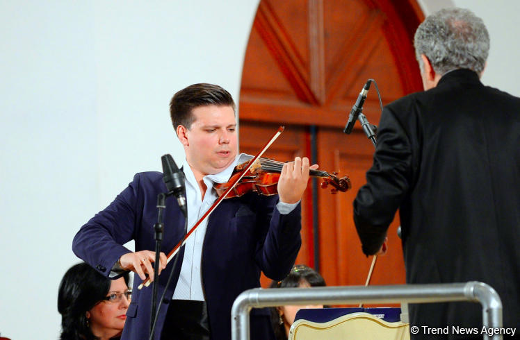 В Баку состоялось торжественное открытие XI Международного музыкального фестиваля Узеира Гаджибейли (ФОТО)