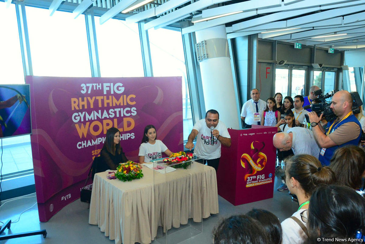 Gymnastic ribbon of Yana Batyrshina sold for 2,500 euros at auction in Baku (PHOTO)