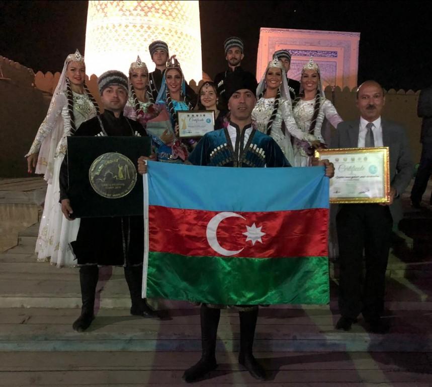 Azərbaycan Dövlət Mahnı və Rəqs Ansamblı beynəlxalq festivalda ali mükafata layiq görülüb (FOTO)