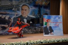 В Каспийском море в 40 км от Баку прошел праздничный концерт (ФОТО)