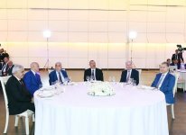 Президент Ильхам Алиев принял участие в церемонии по случаю 25-летия «Контракта века» и Дня нефтяников (ФОТО)