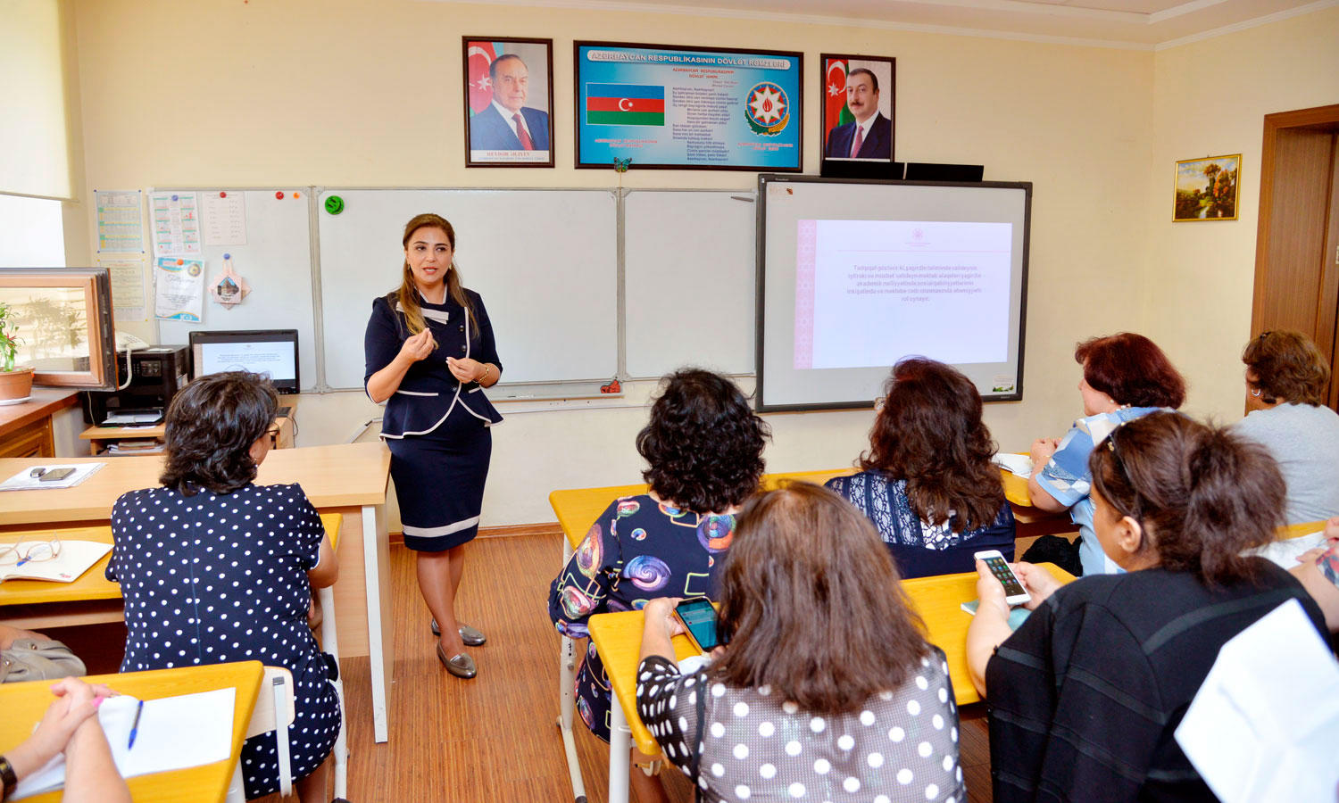 В Азербайджане с 1 июня начинается прием документов для смены мест работы учителей