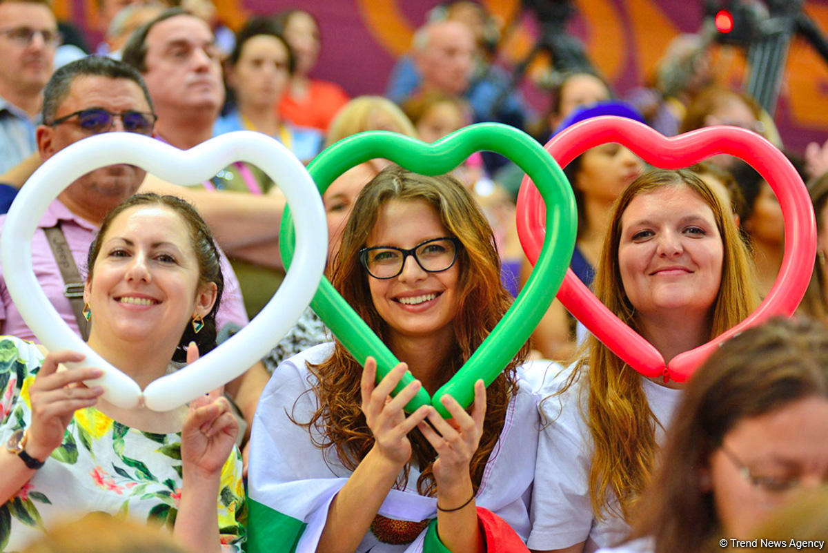 Зрители Чемпионата мира в Баку восхищены пластикой и красотой движений граций (ФОТО)