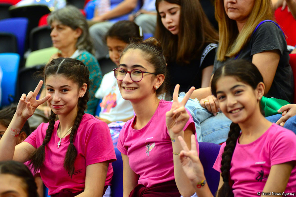 Spectators of World Championships in Baku admire gymnasts’ grace (PHOTO)