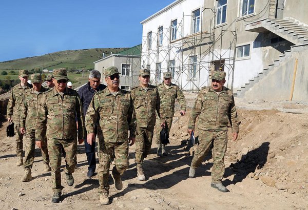 Закир Гасанов посетил воинские части в прифронтовой зоне, где продолжаются строительные работы (ФОТО)