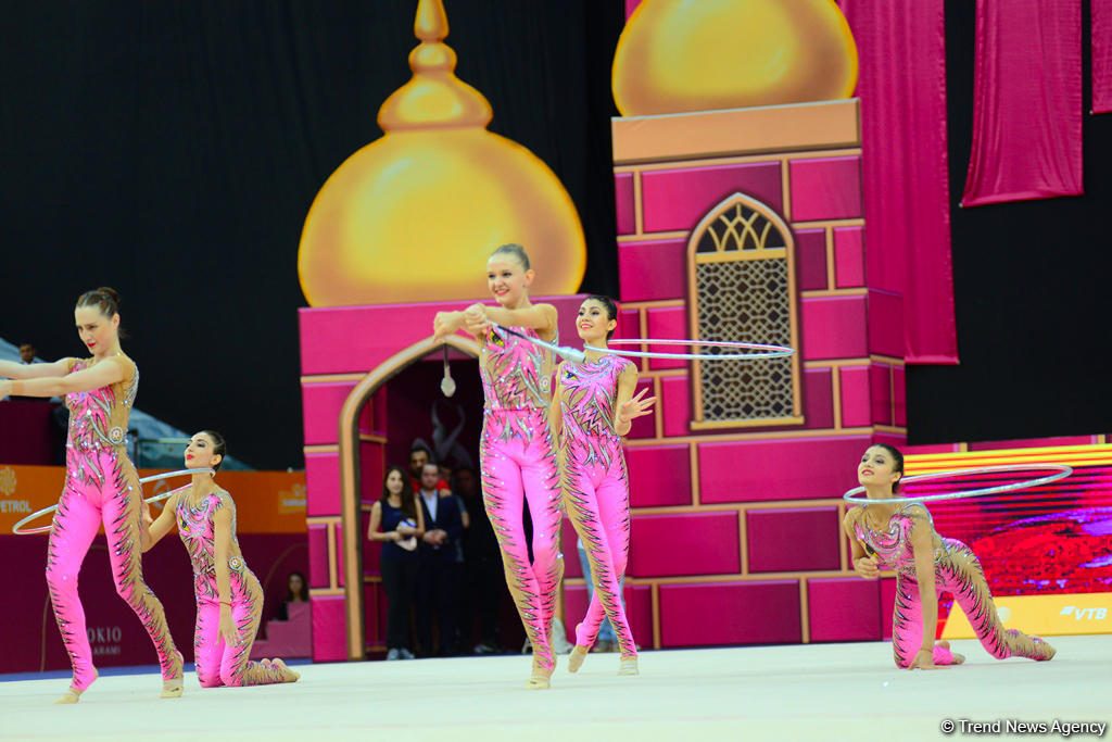 В Национальной арене гимнастики продолжаются соревнования команд в групповых упражнениях в рамках Чемпионата мира в Баку (ФОТО)