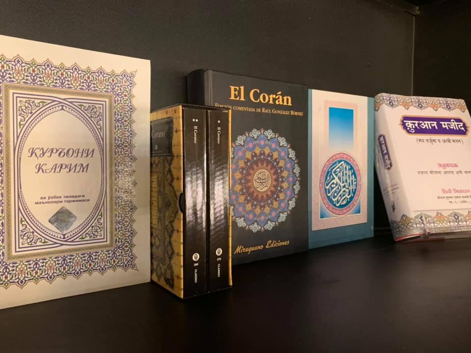 Бахрам Багирзаде подарил большую коллекцию Корана Baku Book Center (ВИДЕО, ФОТО)