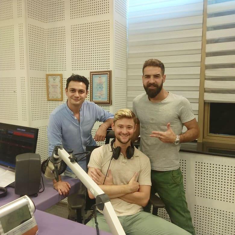 24 часа без сна и отдыха! Азербайджанские радиоведущие вписали свои имена в историю (ФОТО)
