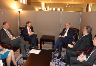 Azerbaijani FM meets with OSCE Secretary-General (PHOTO)
