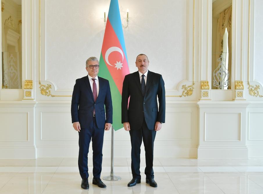 President Ilham Aliyev receives credentials of incoming Croatian ambassador (PHOTO)