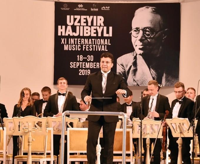 В Баку выступил филармонический оркестр из Китая