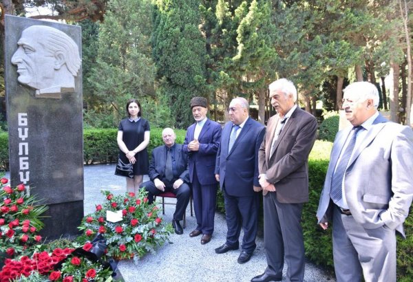 В Баку почтили память великого Бюльбюля (ФОТО)