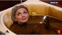 Известная российская актриса приняла ванну из нефти и приготовила долму в Хыналыге (ФОТО, ВИДЕО)