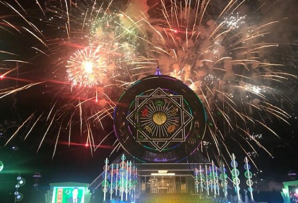 В Ашхабаде состоялся заключительный концерт в честь Дня независимости (ФОТО)