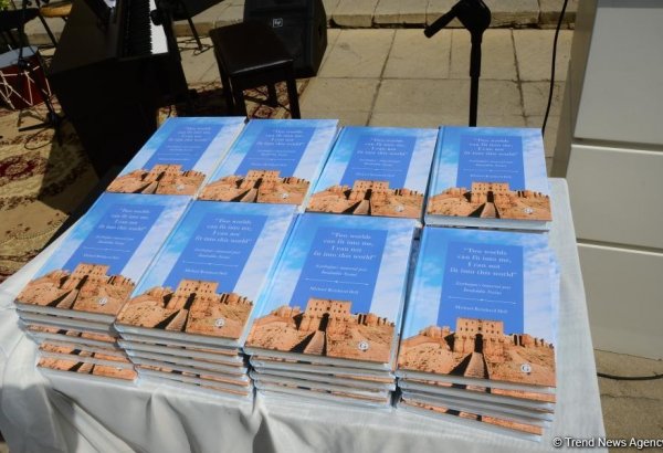 В рамках Фестиваля Насими состоялась презентация книги Михаэля Хесса «В меня вместятся оба мира…» (ФОТО)