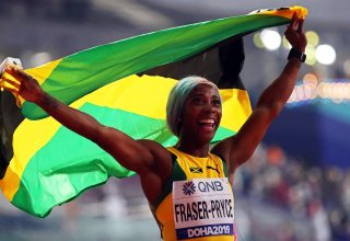 Фрэйзер-Прайс из Ямайки завоевала золото в беге на 100 м на чемпионате мира