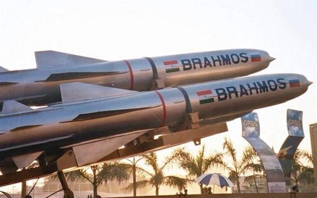 Hindistan "BrahMos" raketini sınaqdan keçirdi