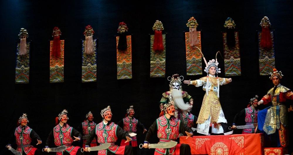 В рамках Фестиваля Насими в Баку представлен спектакль "Беспокойная душа" театра Хиджу из Китая (ФОТО)