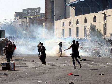 В стычках протестующих с полицией в Багдаде пострадали более 300 человек